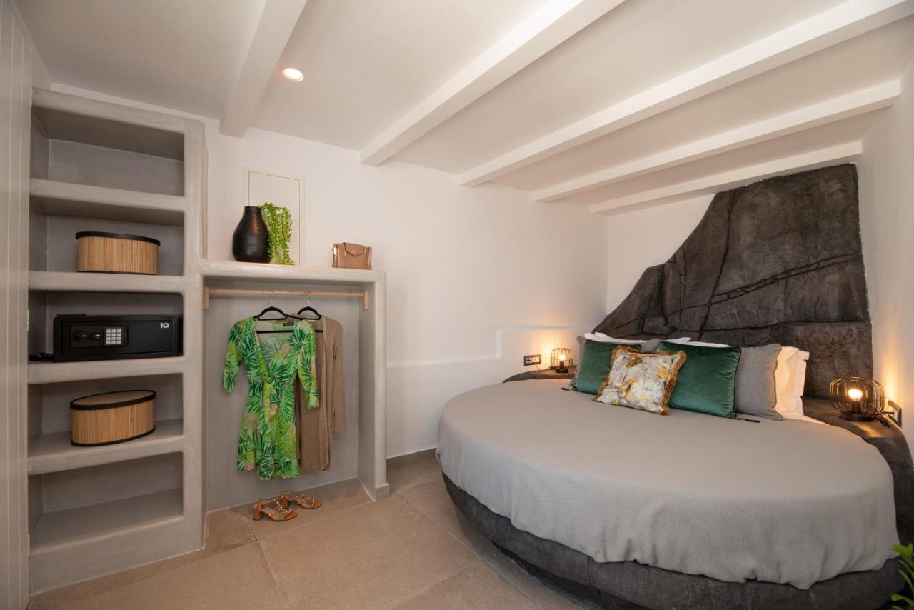 Daydream Luxury Suites Firá Buitenkant foto