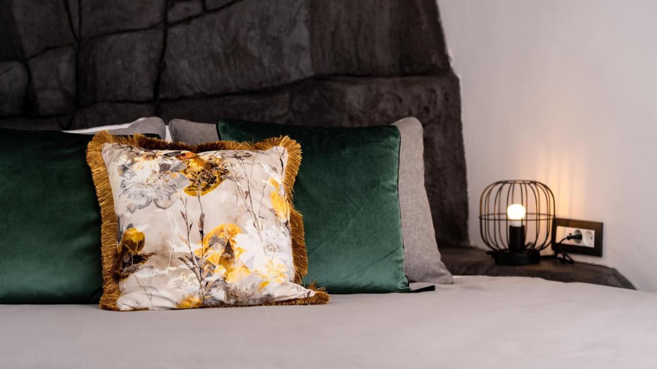 Daydream Luxury Suites Firá Buitenkant foto